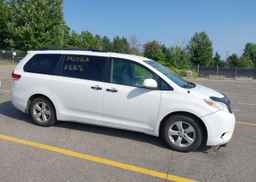 2012 TOYOTA SIENNA
