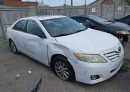 2010 TOYOTA CAMRY SE