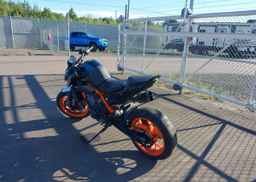 2022 KTM 890 DUKE R