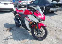 2015 YAMAHA YZFR3