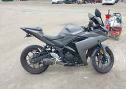 2016 YAMAHA YZFR3