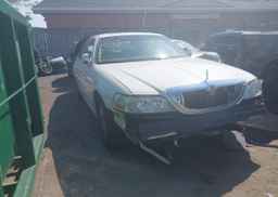 2004 LINCOLN TOWN CAR ULTIMATE