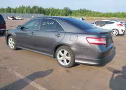 2011 TOYOTA CAMRY SE