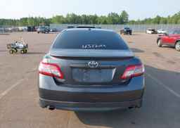 2011 TOYOTA CAMRY SE