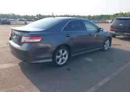 2011 TOYOTA CAMRY SE