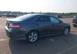2011 TOYOTA CAMRY SE