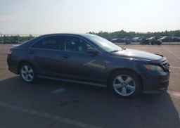 2011 TOYOTA CAMRY SE