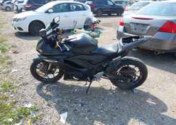 2019 YAMAHA YZFR3 A