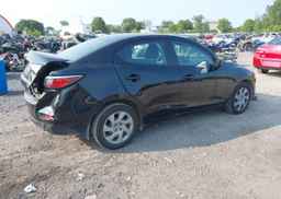2019 TOYOTA YARIS XLE