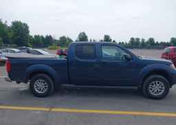 2017 NISSAN FRONTIER SL