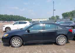 2013 CHRYSLER 200 LX