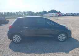 2016 TOYOTA YARIS LE
