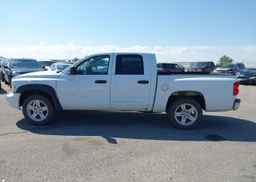 2007 DODGE DAKOTA QUAD SLT