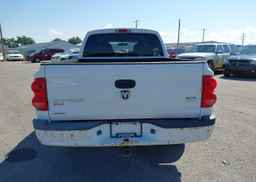 2007 DODGE DAKOTA QUAD SLT