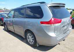 2011 TOYOTA SIENNA LE