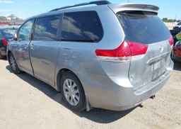 2011 TOYOTA SIENNA LE