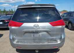 2011 TOYOTA SIENNA LE