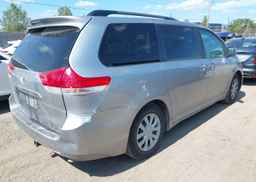 2011 TOYOTA SIENNA LE