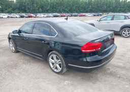 2013 VOLKSWAGEN PASSAT SE