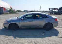 2013 CHRYSLER 200 LX
