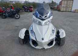 2014 CAN-AM SPYDER ROADSTER RT