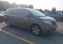 2011 TOYOTA SIENNA