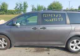 2011 TOYOTA SIENNA