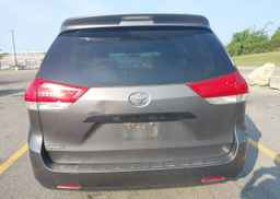 2011 TOYOTA SIENNA