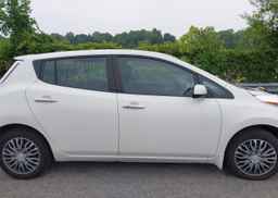 2016 NISSAN LEAF