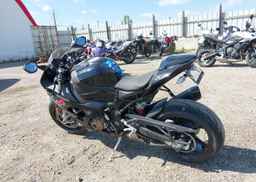 2022 BMW S 1000 RR