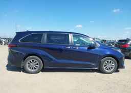 2021 TOYOTA SIENNA XLE 8-PASSENGER