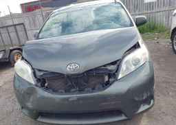 2011 TOYOTA SIENNA