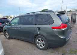 2011 TOYOTA SIENNA