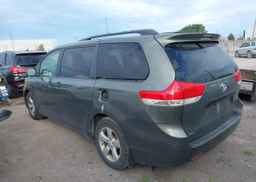 2011 TOYOTA SIENNA
