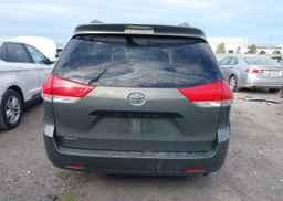 2011 TOYOTA SIENNA