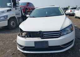 2013 VOLKSWAGEN PASSAT SE