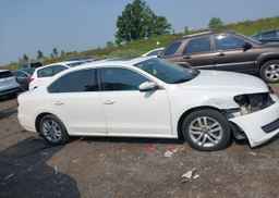 2013 VOLKSWAGEN PASSAT SE