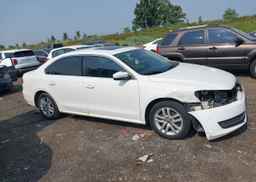 2013 VOLKSWAGEN PASSAT SE