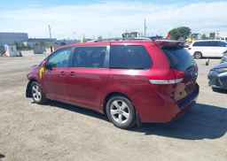 2011 TOYOTA SIENNA