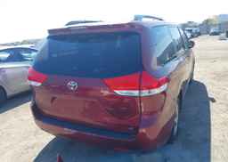 2011 TOYOTA SIENNA