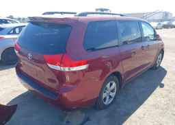 2011 TOYOTA SIENNA
