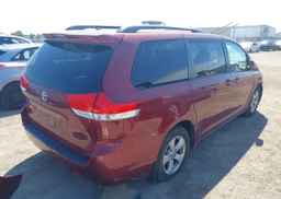 2011 TOYOTA SIENNA