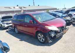 2011 TOYOTA SIENNA