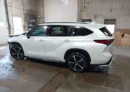 2022 TOYOTA HIGHLANDER XSE
