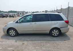 2004 TOYOTA SIENNA CE