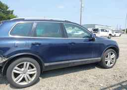 2013 VOLKSWAGEN TOUAREG V6 TDI