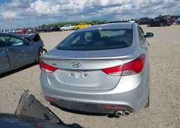 2013 HYUNDAI elantra se