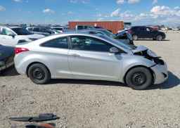 2013 HYUNDAI elantra se