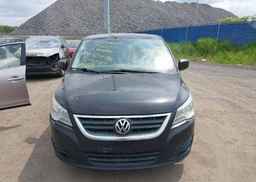 2011 VOLKSWAGEN ROUTAN S