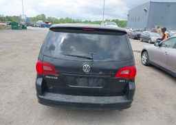 2011 VOLKSWAGEN ROUTAN S